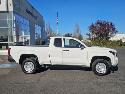 Used 2024 Toyota Tacoma SR image 8