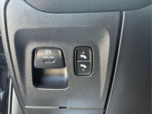 Used 2025 RAM 1500 Big Horn AWD/4WD image 17