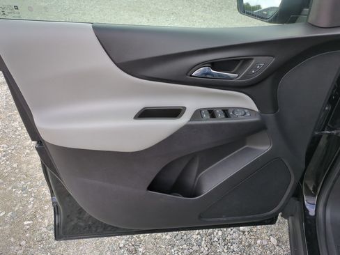 Used 2023 Chevrolet Equinox LS AWD/4WD image 14