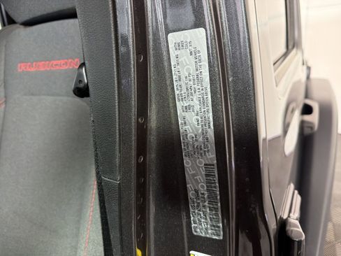 Used 2024 Jeep Wrangler Rubicon w/ Convenience Group image 27