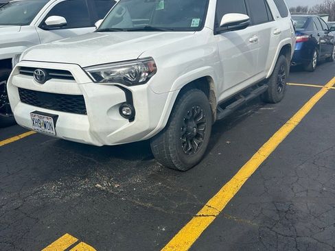 Used 2022 Toyota 4Runner SR5 Premium image 2