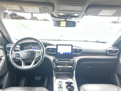 Used 2022 Ford Explorer Limited w/ Equipment Group 301A RWD image 17
