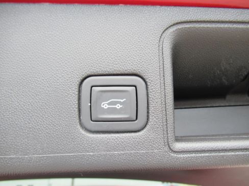 Used 2024 GMC Terrain SLE w/ Driver Convenience Package FWD image 36