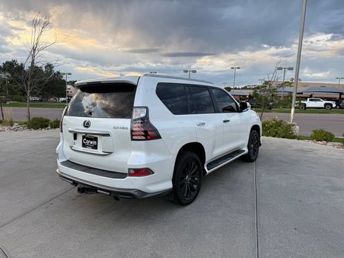 Used 2023 Lexus GX 460 Premium w/ Accessory Package AWD/4WD image 9