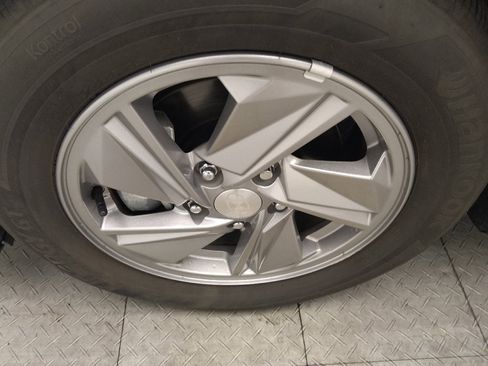 Used 2025 Hyundai Elantra SE FWD image 31