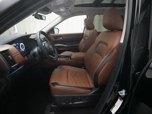 Used 2025 Nissan Pathfinder Platinum AWD/4WD image 7