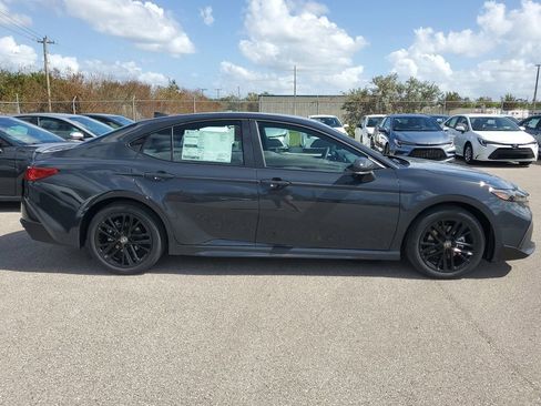 New 2025 Toyota Camry SE image 4