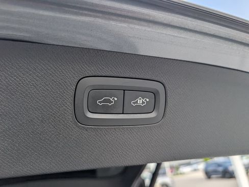 Used 2018 Volvo XC90 T6 Momentum w/ Convenience Package AWD/4WD image 16