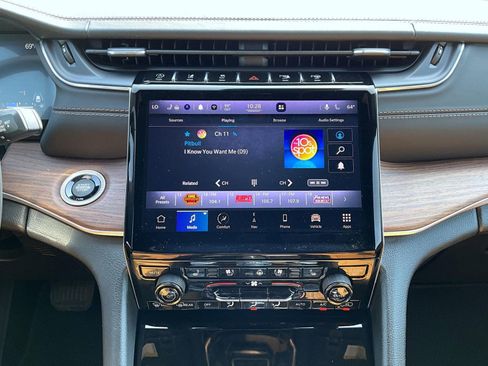 Used 2022 Jeep Grand Cherokee Summit w/ Luxury Tech Group V image 12