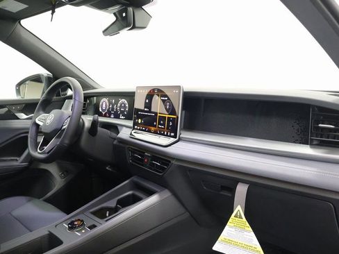 New 2026 Volkswagen Tiguan SE R-Line image 23