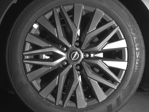 Used 2025 Nissan Altima 2.5 SV FWD image 12