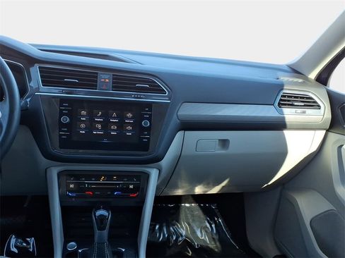 Used 2023 Volkswagen Tiguan SE w/ Panoramic Sunroof Package image 13