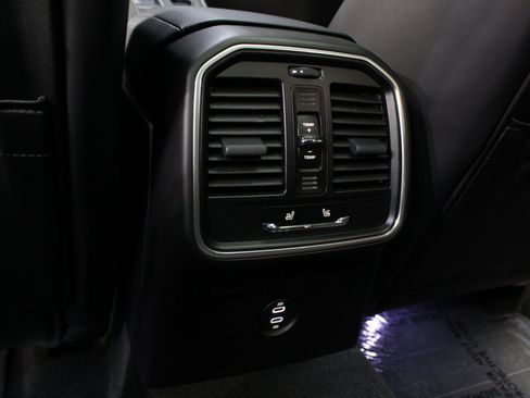 Used 2025 Porsche Macan w/ Premium Package Plus AWD/4WD image 42