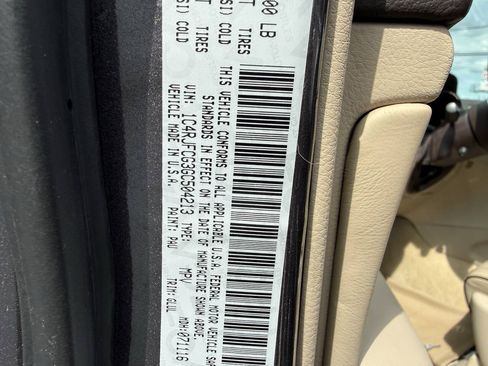 Used 2016 Jeep Grand Cherokee Overland AWD/4WD image 33