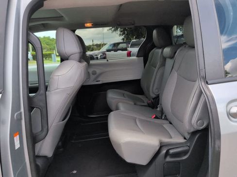 Certified 2025 Toyota Sienna XLE FWD image 14