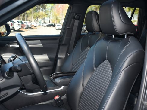 Used 2023 Toyota Highlander XSE image 12