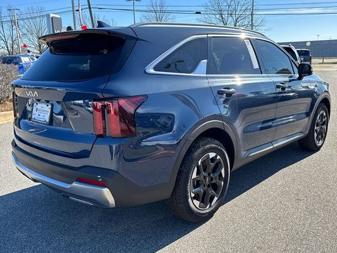 Certified 2025 Kia Sorento S w/ Panoramic Sunroof Package FWD image 3