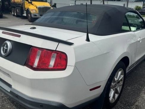 Used 2010 Ford Mustang Premium RWD image 4
