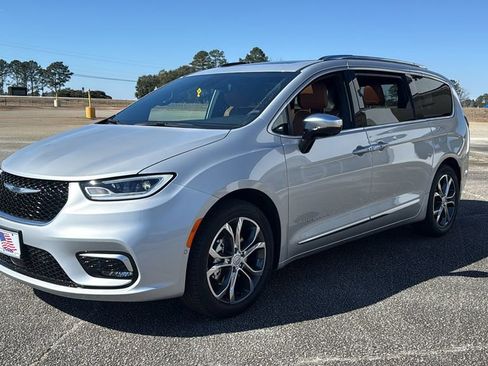 New 2026 Chrysler Pacifica Pinnacle image 4