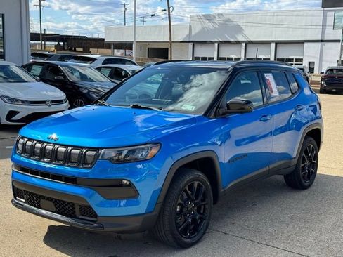 Used 2022 Jeep Compass Latitude w/ Convenience Group AWD/4WD image 2
