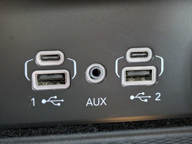 Certified 2022 Jeep Grand Cherokee Overland w/ Luxury Tech Group IV AWD/4WD image 24