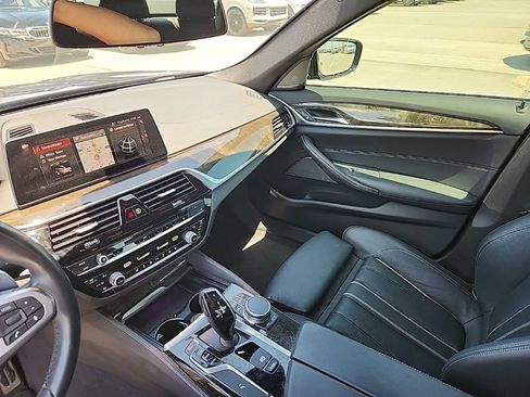 Used 2019 BMW 530i w/ M Sport Package RWD image 6