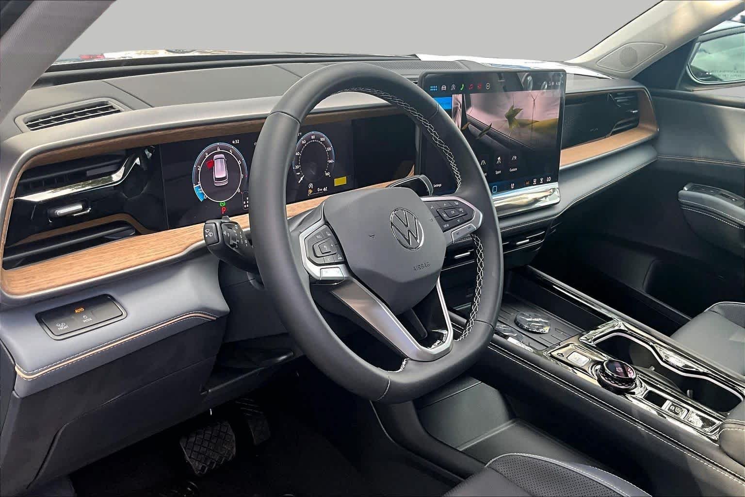 New 2027 Volkswagen Atlas SE FWD image 8