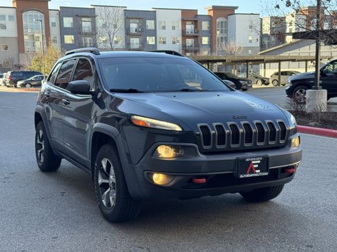 Used 2016 Jeep Cherokee Trailhawk image 8