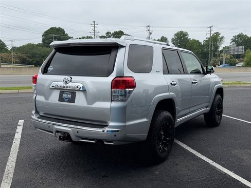 Used 2011 Toyota 4Runner SR5 w/ Convenience Pkg AWD/4WD image 5
