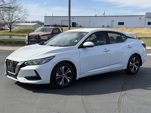 Used 2021 Nissan Sentra SV image 3
