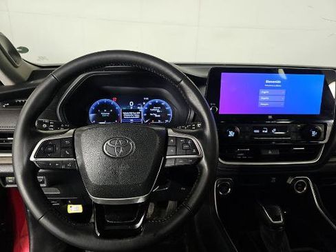 Used 2024 Toyota Grand Highlander AWD image 13