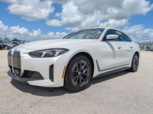 Used 2025 BMW i4 xDrive40i AWD/4WD image 8