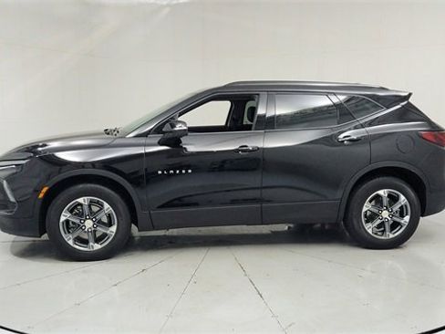 Used 2025 Chevrolet Blazer LT w/ Sound & Technology Package image 2