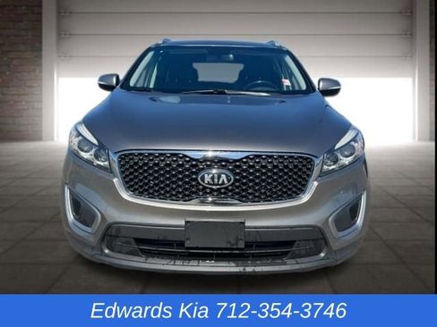 Used 2017 Kia Sorento LX w/ LX Convenience Package image 10