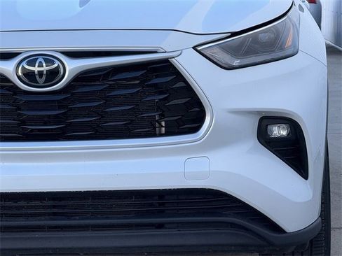 Used 2023 Toyota Highlander XLE image 9