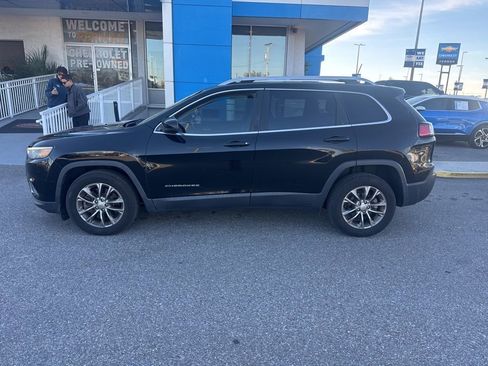 Used 2019 Jeep Cherokee Latitude Plus w/ Comfort/Convenience Group image 8