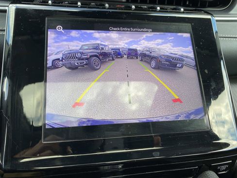 Certified 2023 Jeep Grand Cherokee Laredo X AWD/4WD image 13