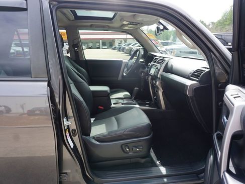 Used 2017 Toyota 4Runner SR5 Premium image 15