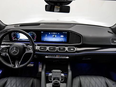 Used 2024 Mercedes-Benz Maybach GLS 600 4MATIC image 26