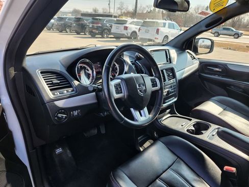 Used 2017 Dodge Grand Caravan GT image 2