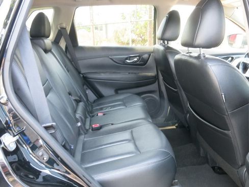 Used 2018 Nissan Rogue SL FWD image 17