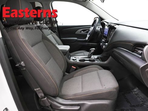 Used 2021 Chevrolet Traverse LT image 25