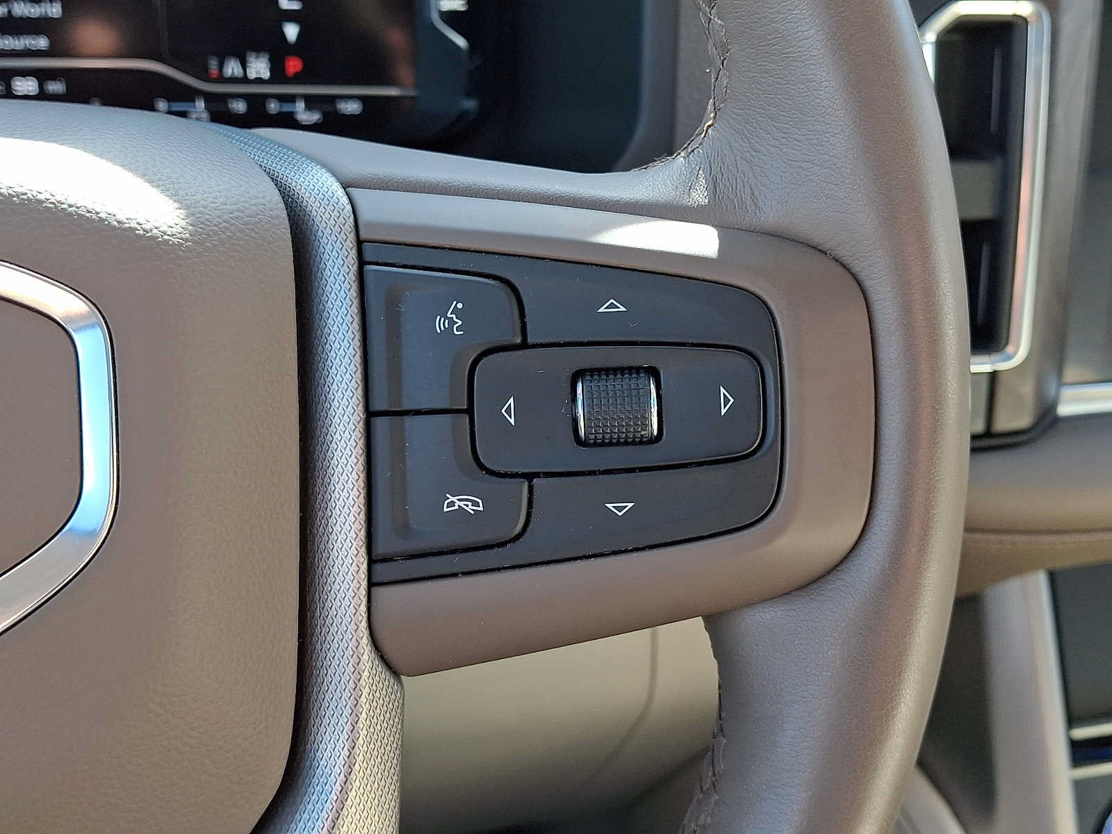 Used 2024 GMC Yukon Denali w/ Denali Reserve Package AWD/4WD image 22