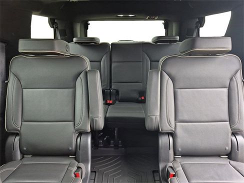 Used 2022 GMC Yukon SLT w/ SLT Premium Package image 13