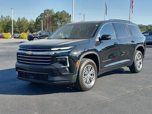 Used 2024 Chevrolet Traverse LT FWD image 7