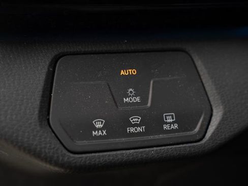 Used 2023 Volkswagen ID.4 Pro image 29