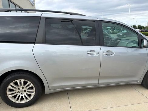 Used 2013 Toyota Sienna XLE FWD image 11