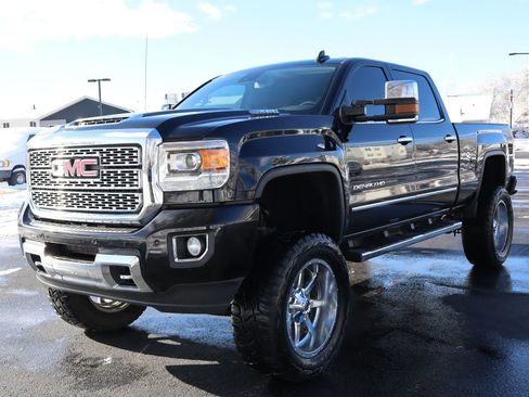 Used 2018 GMC Sierra 3500 Denali w/ Duramax Plus Package image 11