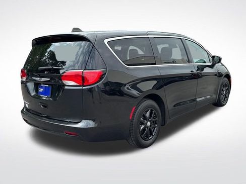 Used 2023 Chrysler Voyager LX FWD image 6