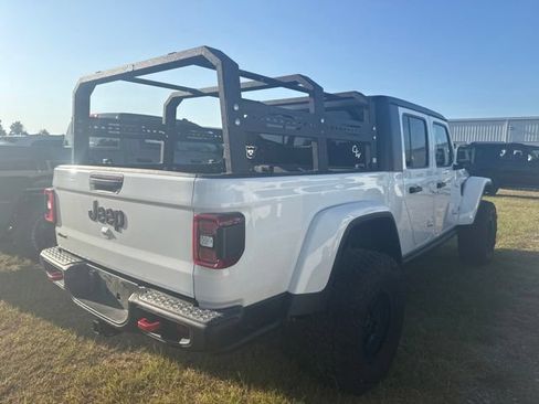Used 2025 Jeep Gladiator Rubicon w/ Convenience Group AWD/4WD image 3